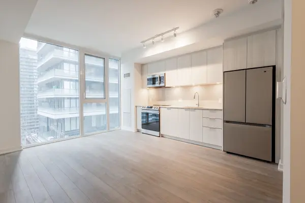 357 King ST W #1707, Toronto C01, ON M5V 1K1