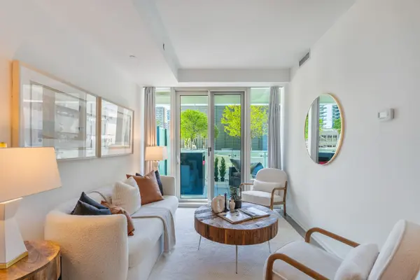 1 Bloor ST E #303, Toronto C08, ON M4W 0A8