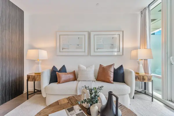 1 Bloor ST E #303, Toronto C08, ON M4W 0A8