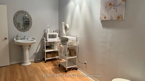 1468 Victoria Park AVE #3, Toronto C13, ON M4A 2M2