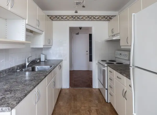 660 Eglinton AVE W #716, Toronto C04, ON M5N 1C3