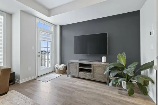 6 Mel Irving DR, Bradford West Gwillimbury, ON L3Z 4P1