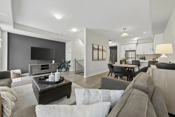 6 Mel Irving DR, Bradford West Gwillimbury, ON L3Z 4P1