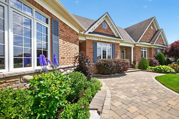 32 Underhill CT, Essa, ON L9R 1V2