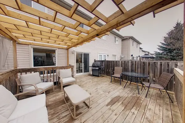 120 Stonemount CRES, Essa, ON L0M 1B4