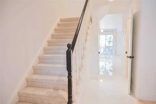 8 Samantha CIR, Richmond Hill, ON L4B 2R3