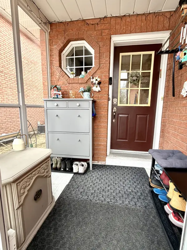 90 Bruce CRES, Barrie, ON L4N 8P4