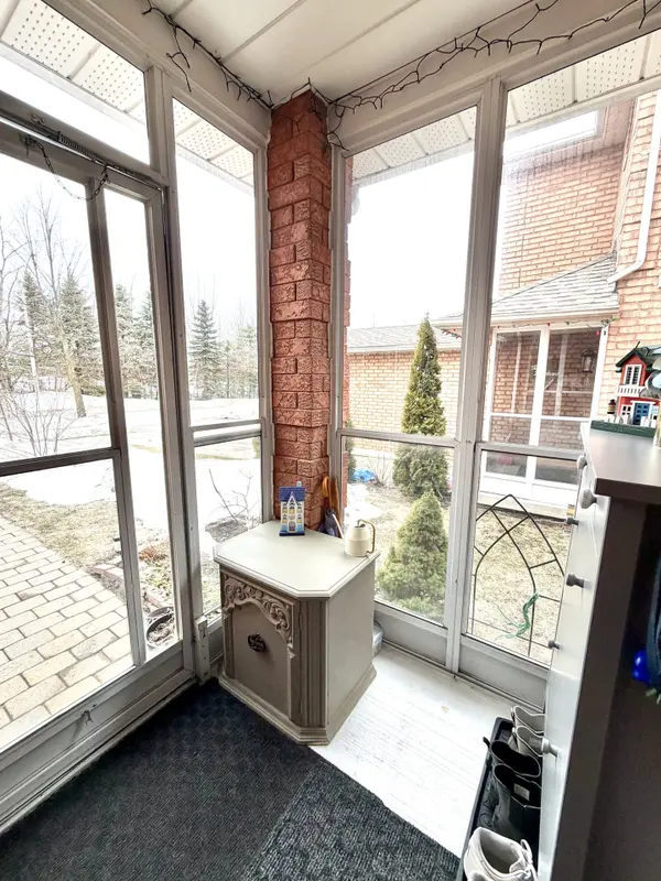 90 Bruce CRES, Barrie, ON L4N 8P4