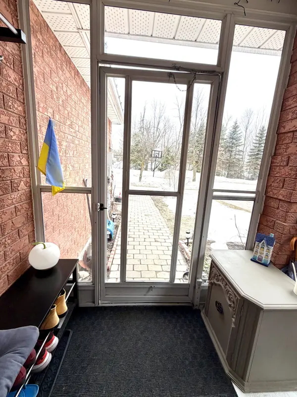 90 Bruce CRES, Barrie, ON L4N 8P4