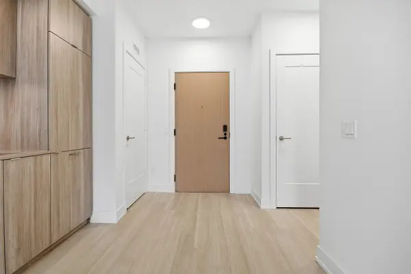 25 Cordova AVE #418, Toronto W08, ON M9A 0E5