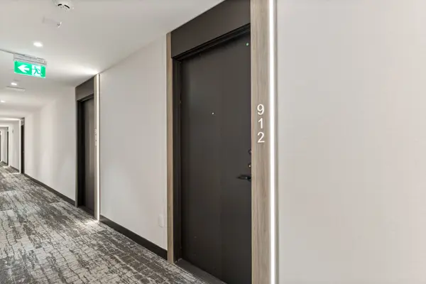 220 Missinnihe WAY #912, Mississauga, ON L5H 0A9