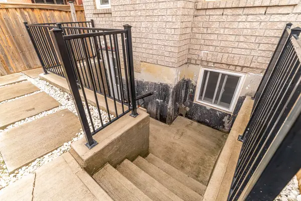 220 Castle Oaks Crossing N/A, Brampton, ON L6P 3X2