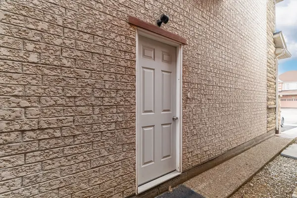 220 Castle Oaks Crossing N/A, Brampton, ON L6P 3X2