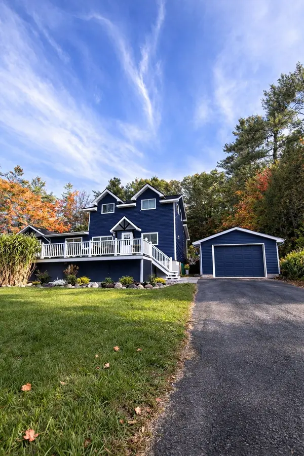 12 Ferndale RD, Muskoka Lakes, ON P0B 1J0