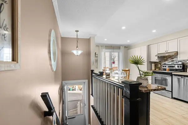 295 GERSHWIN Private, Bells Corners And South To Fallowfield, ON K2H 1G5