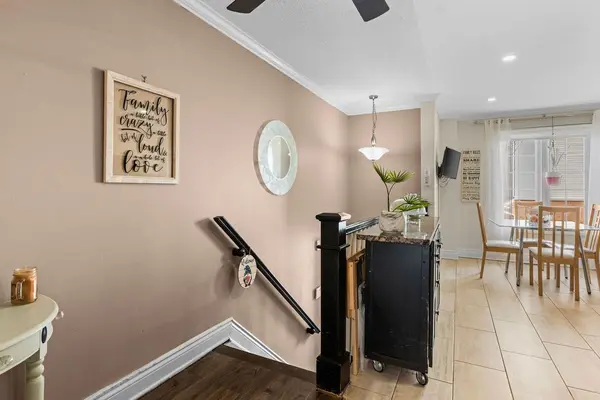 295 GERSHWIN Private, Bells Corners And South To Fallowfield, ON K2H 1G5