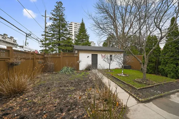 144 Hunter ST W, Hamilton, ON L8P 1R1