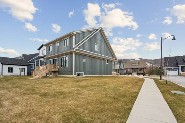 163 Courtland ST, Blue Mountains, ON L9Y 5L7