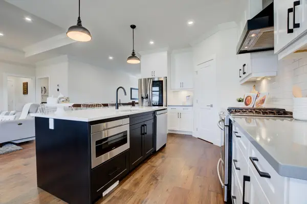 283 Elizabeth ST, Southwest Middlesex, ON N0L 1M0