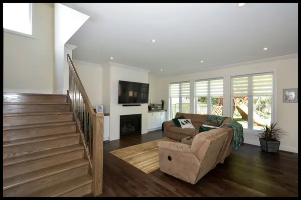 285 Elizabeth ST, Southwest Middlesex, ON N0L 1M0