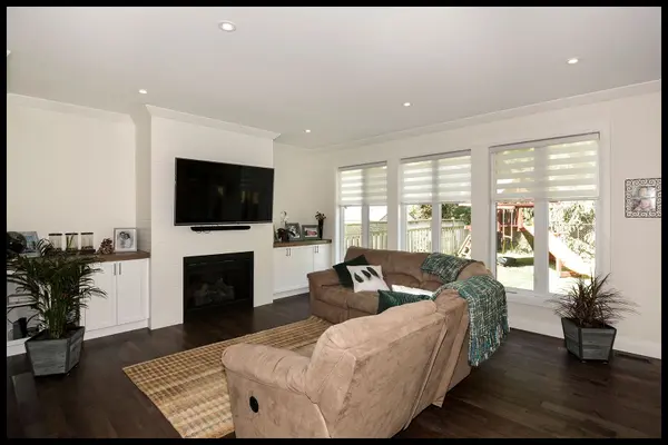 285 Elizabeth ST, Southwest Middlesex, ON N0L 1M0