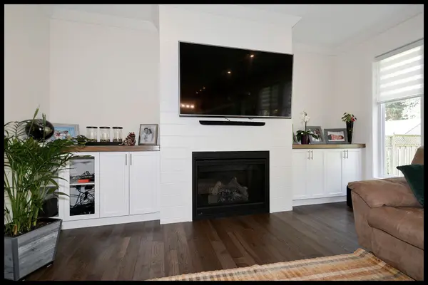 285 Elizabeth ST, Southwest Middlesex, ON N0L 1M0