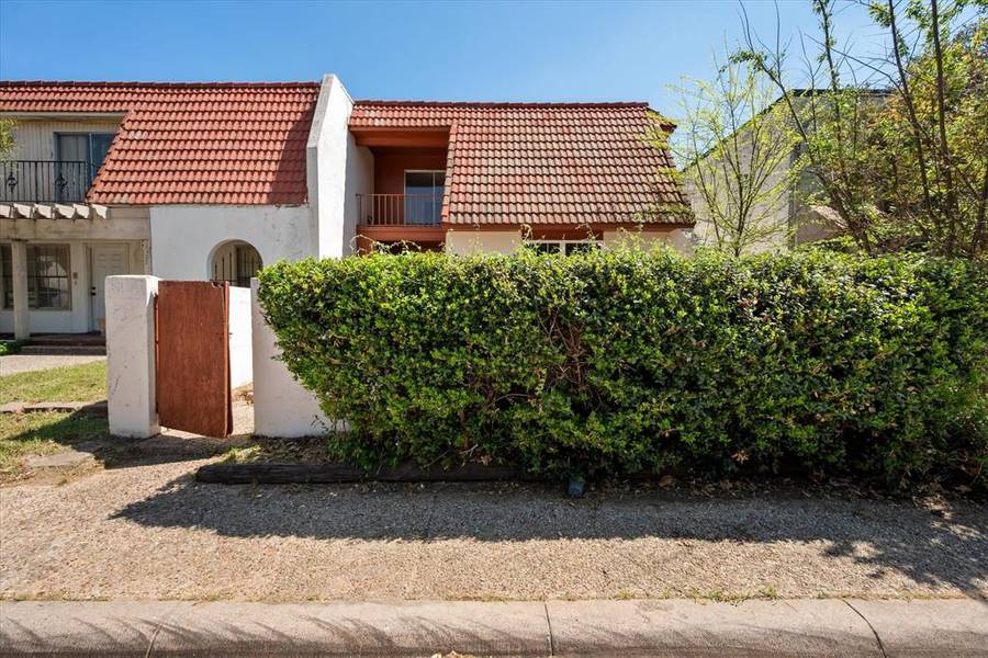 2229 Seville Court, Dalworthington Gardens, TX 76013