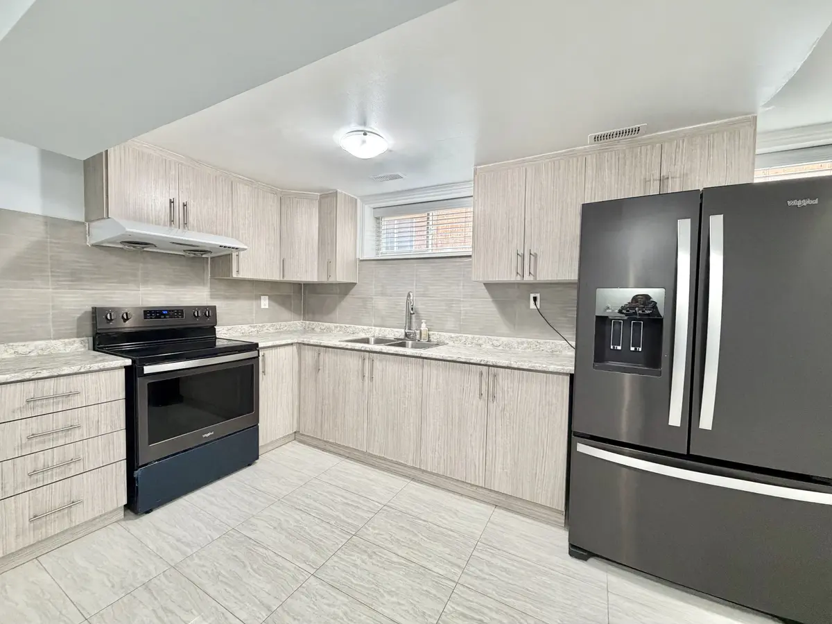 72 Dantek CRES #Main Floor, Brampton, ON L6V 3T4