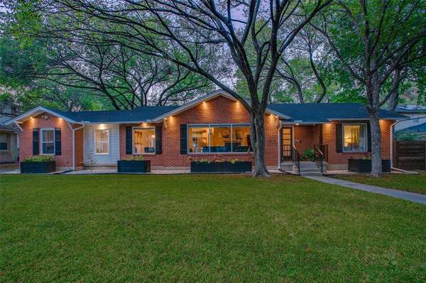2415 Sunset Avenue,  Dallas,  TX 75211