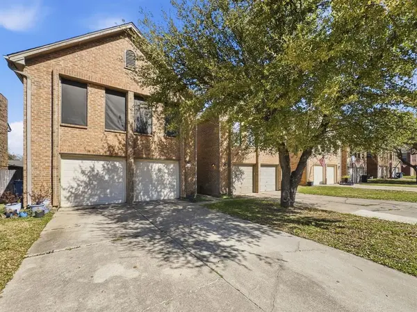 1222 W Hudgins Street, Grapevine, TX 76051