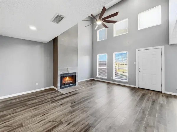 1222 W Hudgins Street, Grapevine, TX 76051