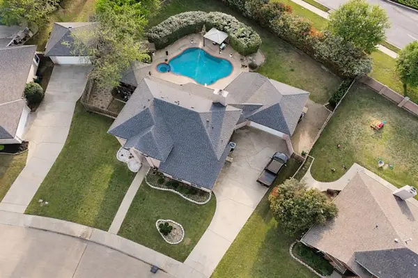 1024 Choke Cherry Lane, Crowley, TX 76036