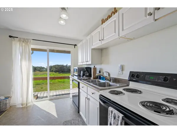 269 S PACIFIC ST, Rockaway Beach, OR 97136