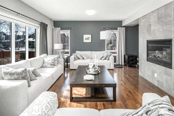 5 Panatella SQ NW, Calgary, AB T3K0T4