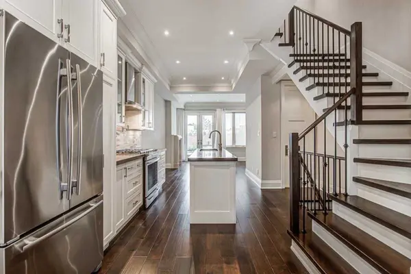 51A Burnaby BLVD, Toronto C03, ON M5N 1G3