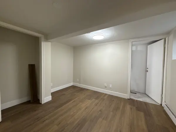 957 Glen ST #Lower, Oshawa, ON L1J 3T9