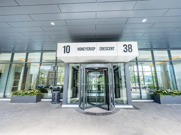 38 Honeycrisp CRES N #1120, Vaughan, ON L4K 0M8