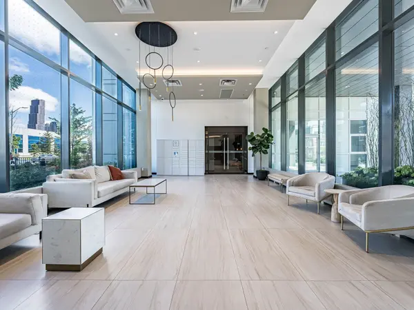 38 Honeycrisp CRES N #1120, Vaughan, ON L4K 0M8