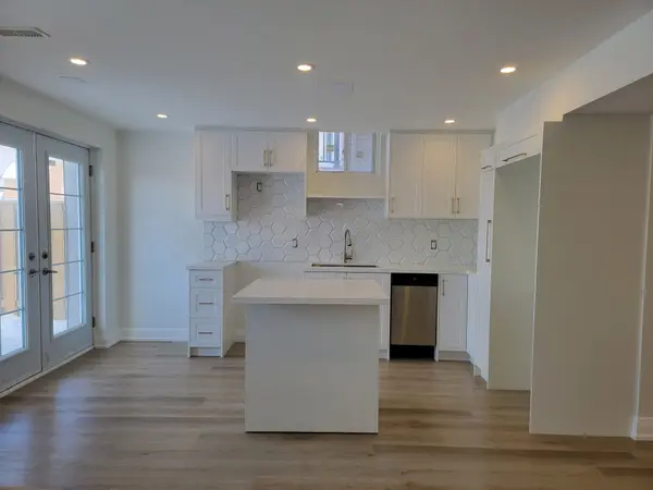 6 Frank Kelly DR, East Gwillimbury, ON L9N 0R2