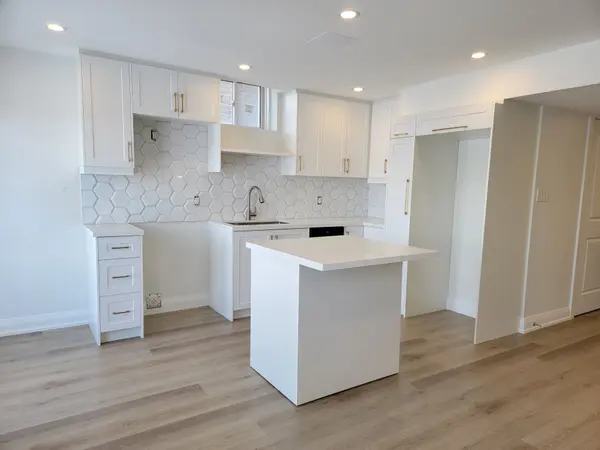 6 Frank Kelly DR, East Gwillimbury, ON L9N 0R2