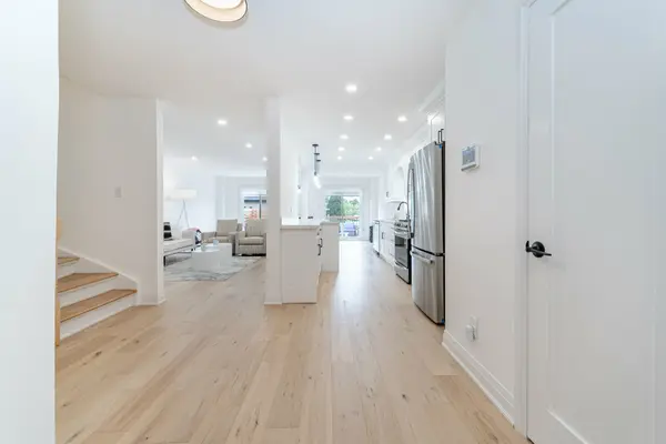 3 New Seabury DR, Vaughan, ON L4K 2B7