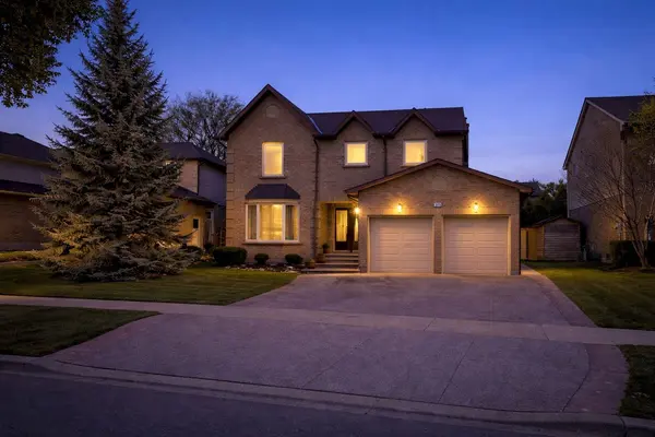 3215 Pinemeadow DR, Burlington, ON L7M 2N6