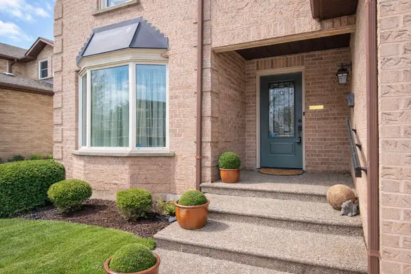 3215 Pinemeadow DR, Burlington, ON L7M 2N6