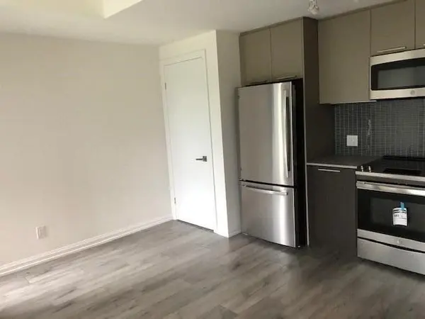 10 Brin DR #TH17, Toronto W08, ON M8X 0B3