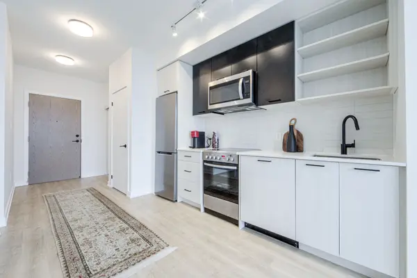 2300 St Clair AVE W #1001, Toronto W02, ON M6P 0B3