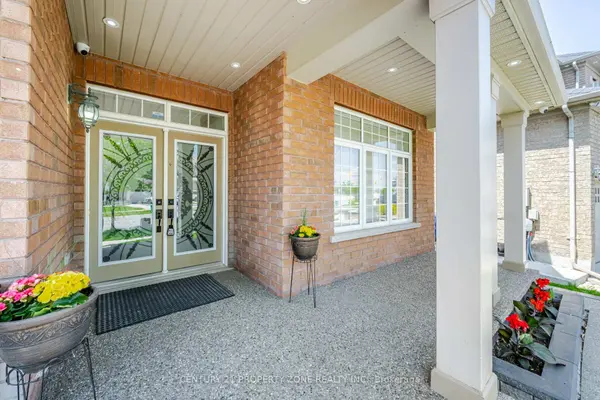 8 Teal Crest CIR, Brampton, ON L6X 2Z6