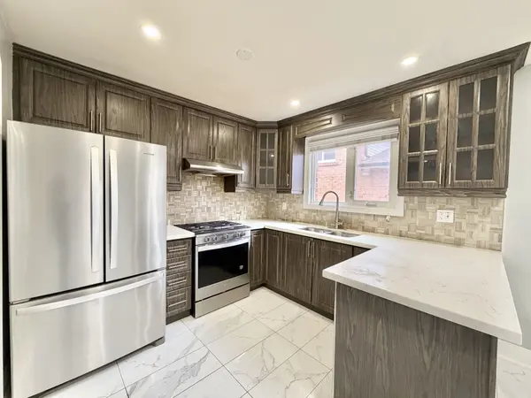 72 Dantek CT, Brampton, ON L6V 3T4