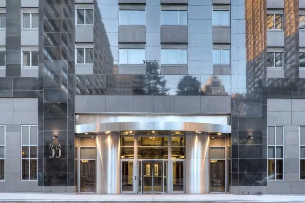 35 Balmuto ST #2804, Toronto C01, ON M4Y 0A3