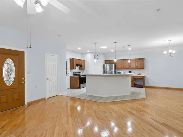 102 Royal Crest Court, Red Oak, TX 75154