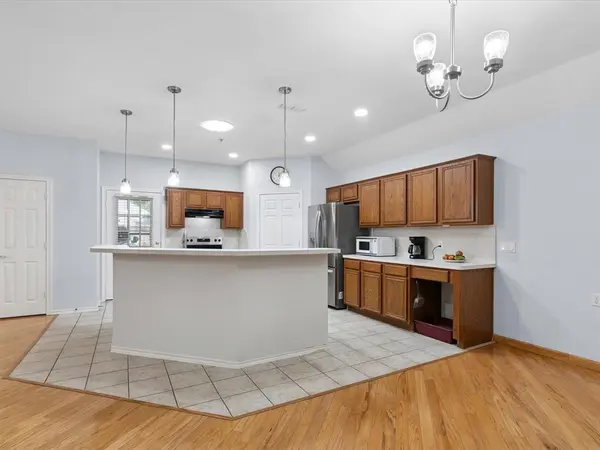 102 Royal Crest Court, Red Oak, TX 75154